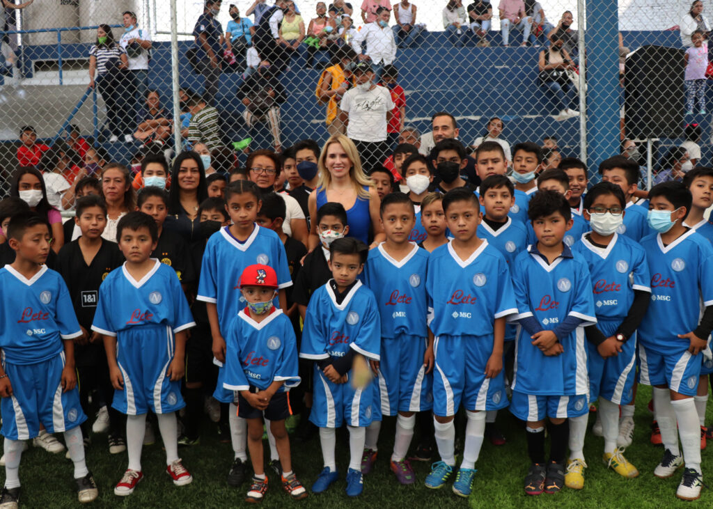 En deportivos renovados la liga de futbol de Huixquilucan