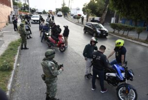 Inspeccionan policías y Ejército a motociclistas en Naucalpan, Ciudad Segura