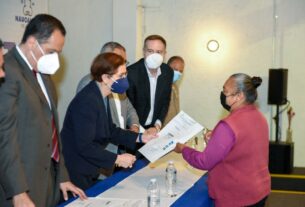 Angélica Moya Marín , alcaldesa de Naucalpan entrega testamentos