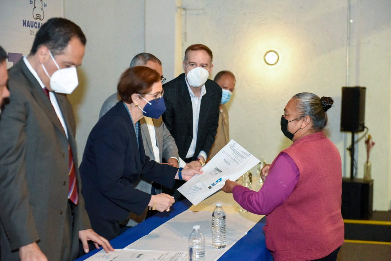 Angélica Moya Marín , alcaldesa de Naucalpan entrega testamentos