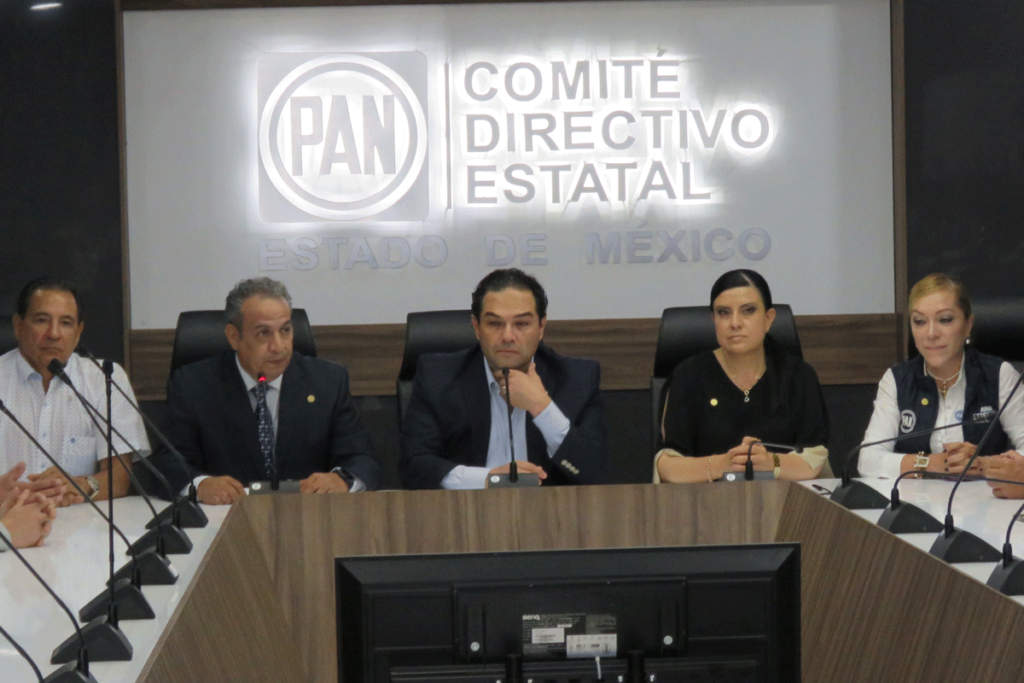 Reunión de ex alcaldes del PAN en el país presidida por Enrique Vargas del Villar