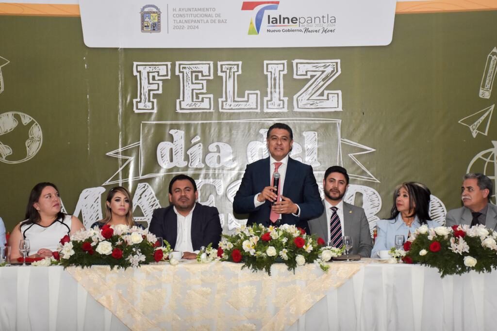 Convivio del alcalde de Tlalnepantla Marco Antonio Rodríguez Hurtado y Maestros