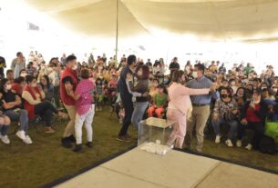 Día de las Madres en Tlalnepantla con Tony Rodríguez bailando