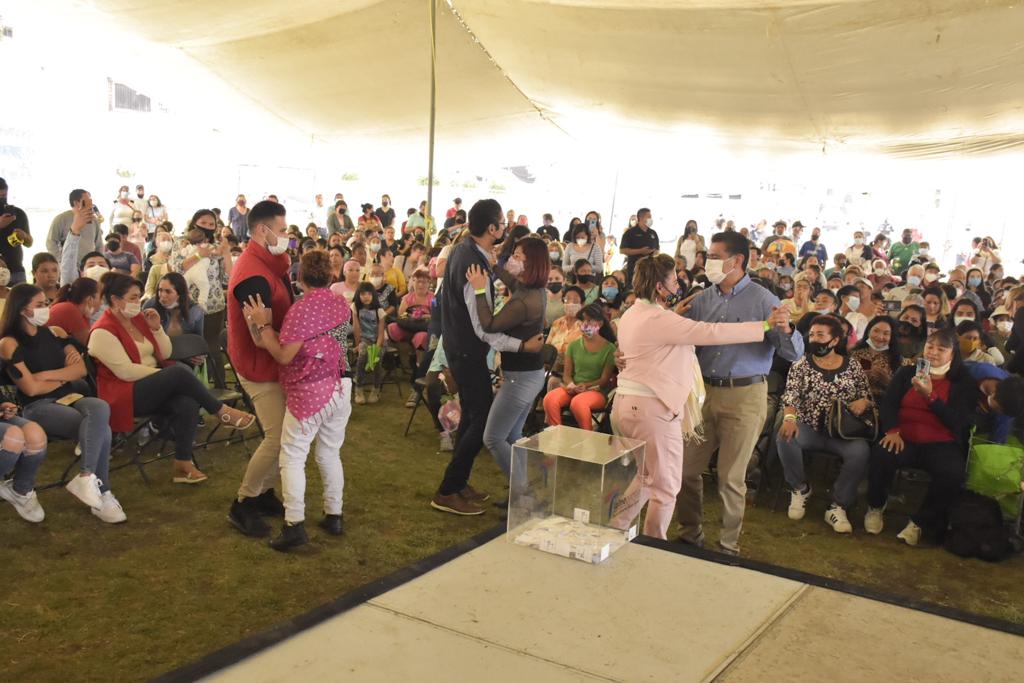 Día de las Madres en Tlalnepantla con Tony Rodríguez bailando