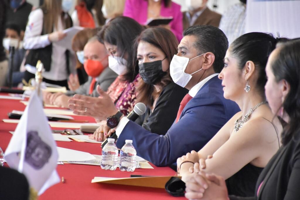 Funcionarias federales, estatales, así como autoridades de Tlalnepantla en reunión contra violencia de género
