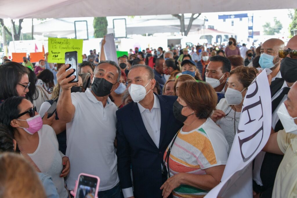 Pedro Rodríguez con ciudadanos