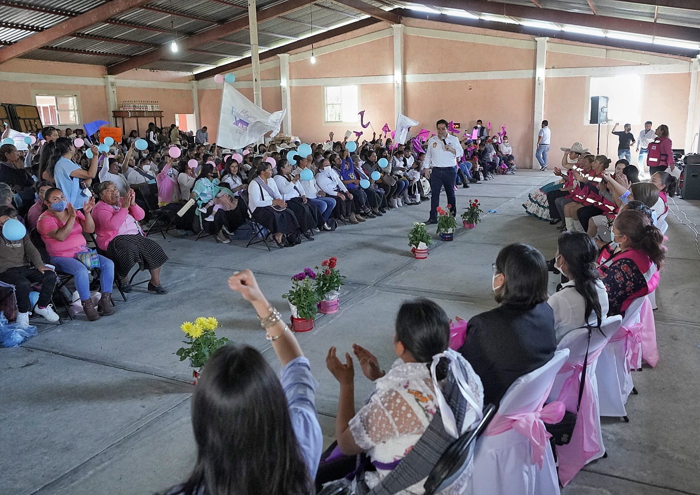 Enrique Vargas del Villar ofrece apoyo a mujeres de Ixtlahuaca y Temoaya