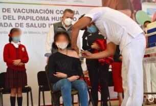Vacunan contra papiloma en Tlalnepantla
