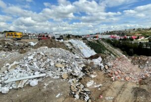 Desbordante de desperdicios basurero Puerto de Chivos