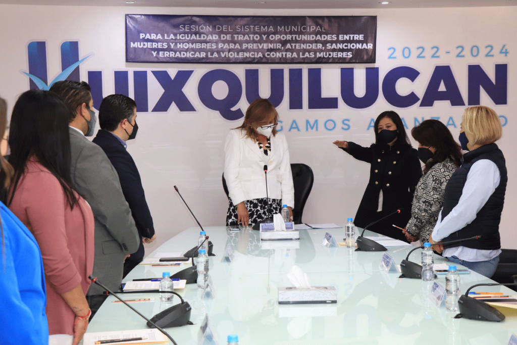 Rinde protesta como titular de la Unidad de Género de Huixquilucan