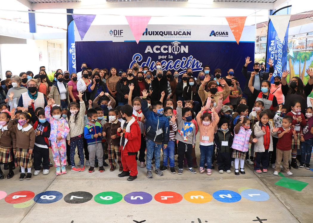 Niños felices en Huixquilucan con su escuela renovada