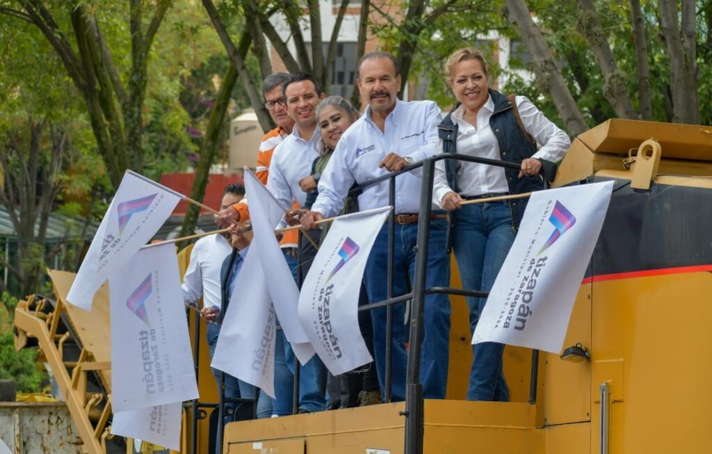 Banderazo de salida a repavimentación en fraccionamientos de Atizapán de Zaragoza