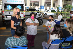 En zona de vacunación la alcaldesa de Huixquilucan, Romina Contreras