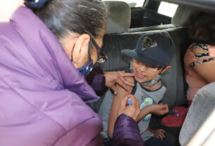 Vacuna a niños de 9 años en Huixquilucan
