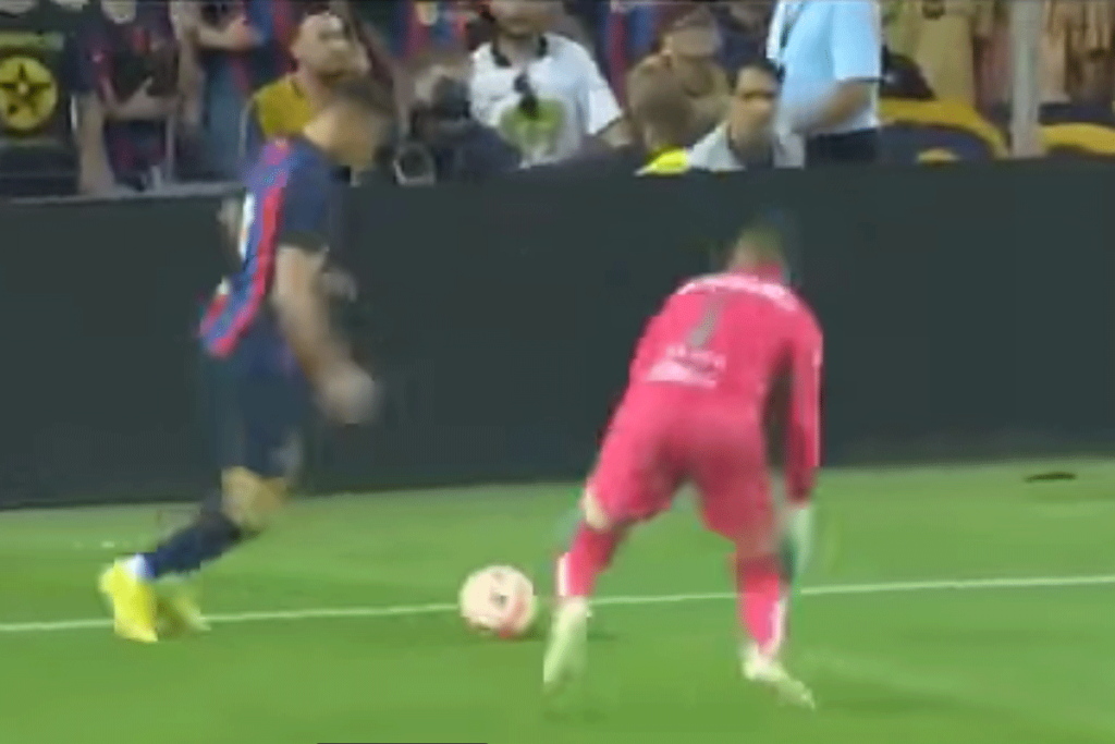 El debutante del Barcelona, Lewandowsky, inició la goleada contra PUMAS