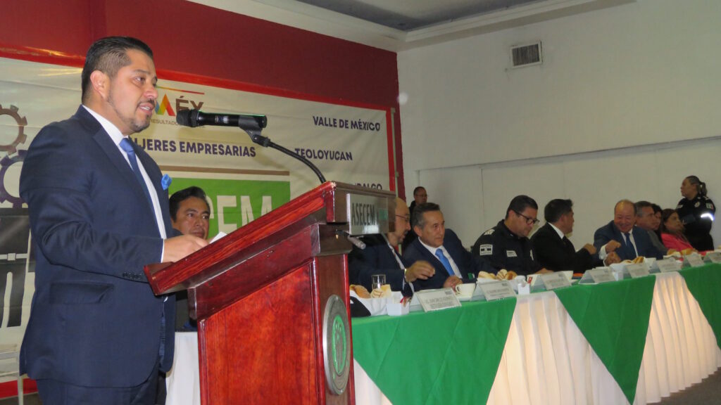 Diputado del PAN, Adrián Juárez ante empresarios de ASECEM y subsecretario de Seguridad, Jesús Camacho