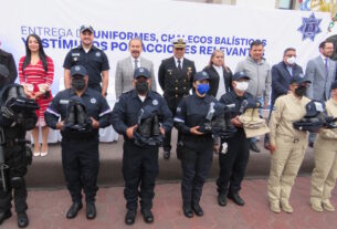 Policías de Atizapán de Zaragoza con uniformes adecuados