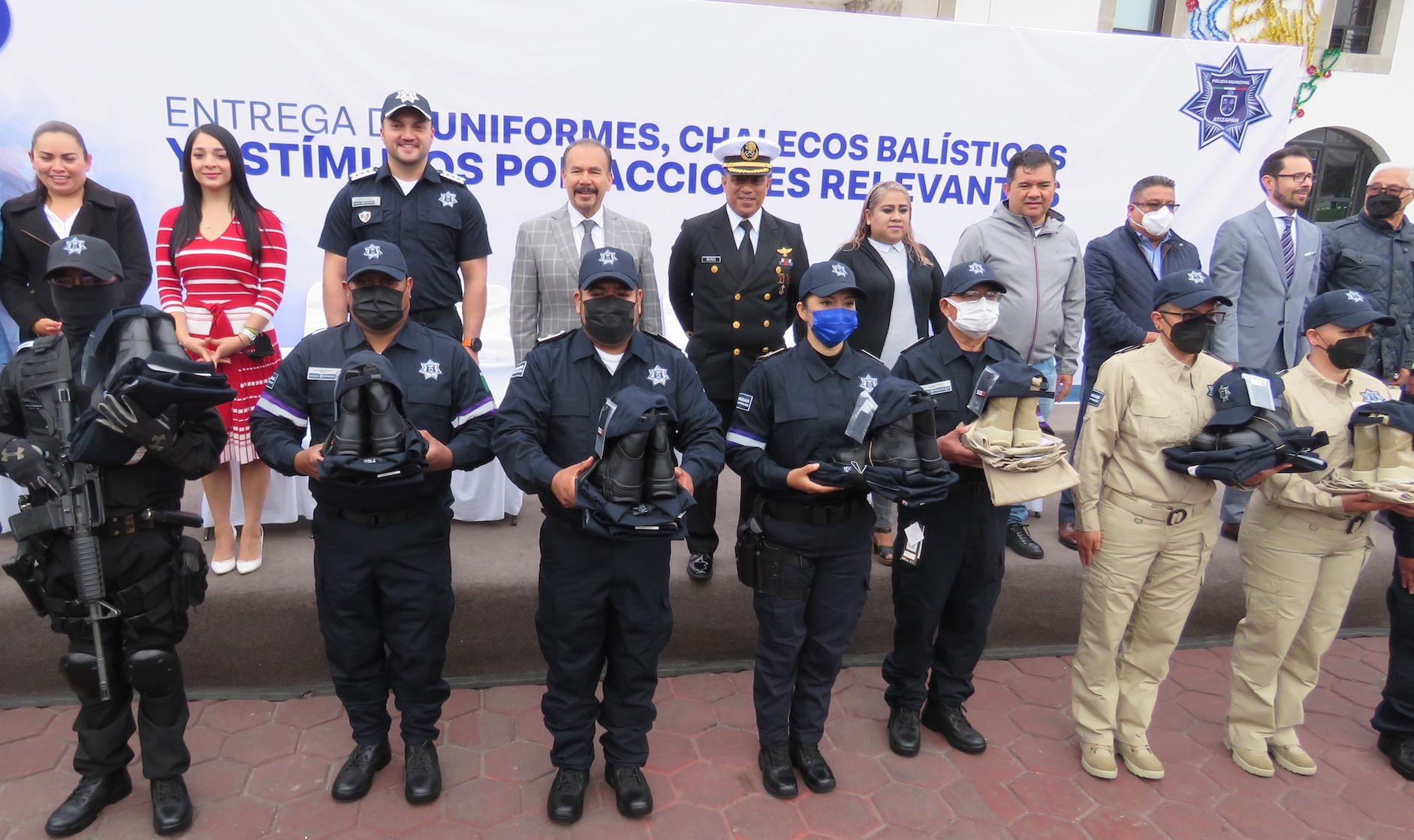 Policías de Atizapán de Zaragoza con uniformes adecuados