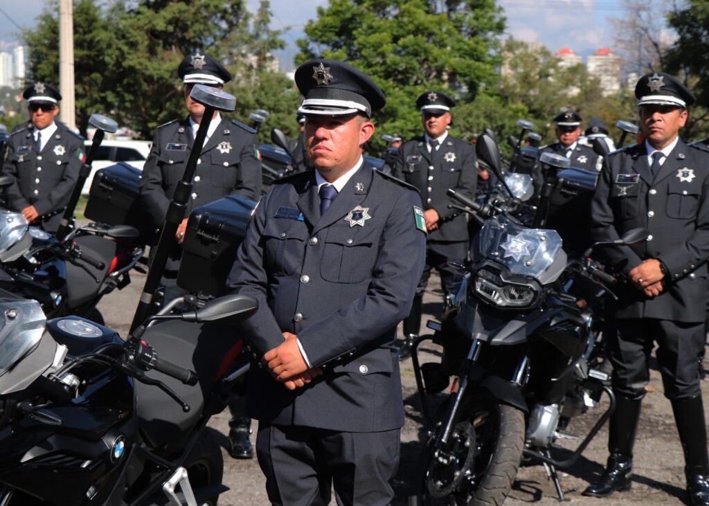 Patrullas y motocicletas parte del equipo nuevo con que trabaja la policía de Huixquilucan