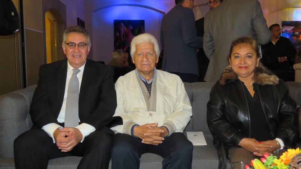 Dirigentes vecinales Toño Dávila, Román Rodríguez y Guadalupe de Ibáñez