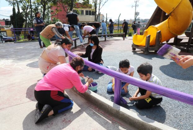 Niños y mujeres en trabajos por parque libre de violencia en Naucalpan