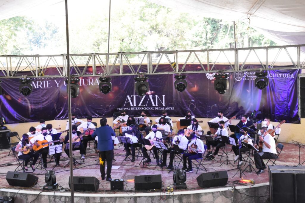 Orquesta de Música Pulsada, hace surgir los mejores sentimientos con estudiantes del Kipling, UAEMEX y Branshala