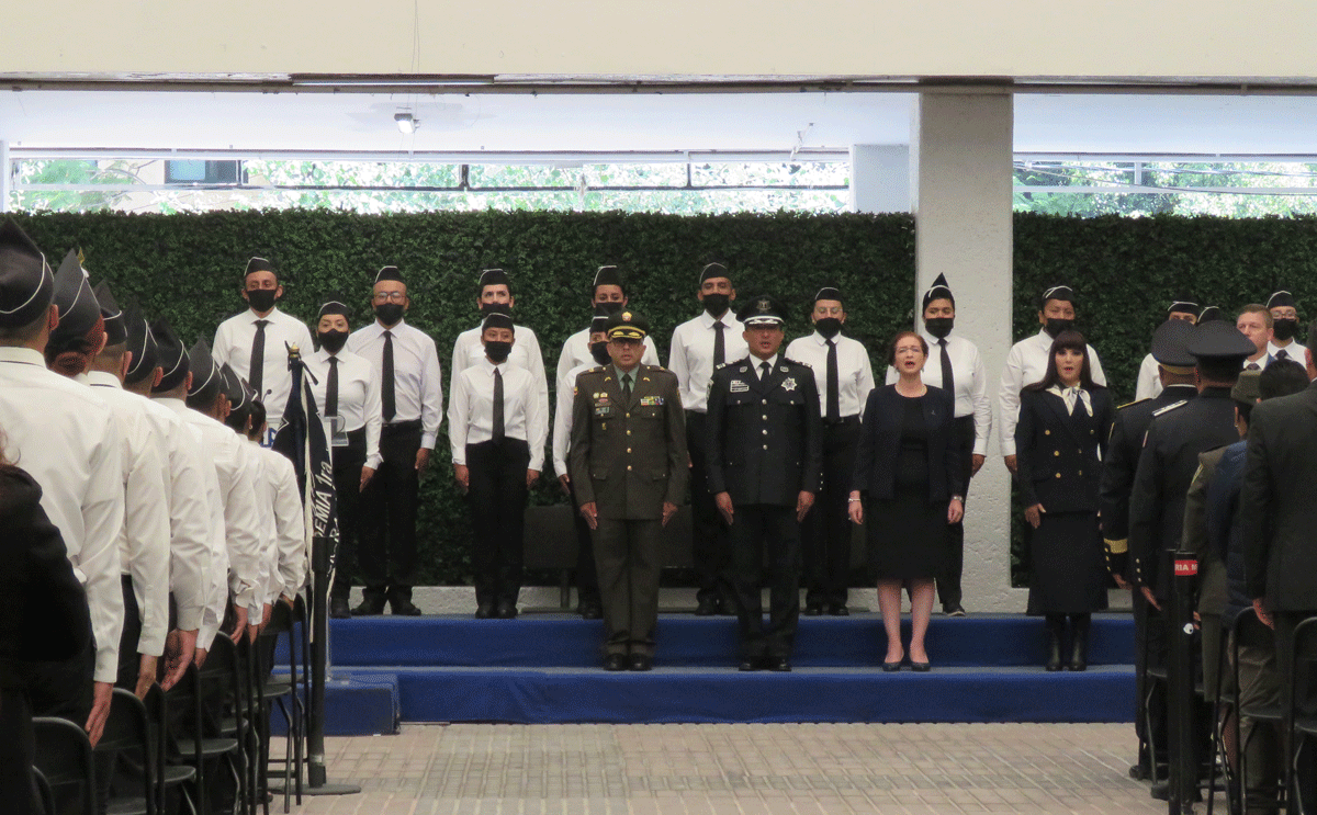 Entre cadetes y comandantes, mandos y la presidenta de Naucalpan, Angélica Moya