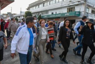 Alcaldesa de Naucalpan Angélica Moya recorre calles de la Colonia Benito Juárez