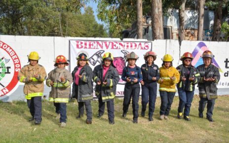 Mujeres bomberas listas para atacar emergencias