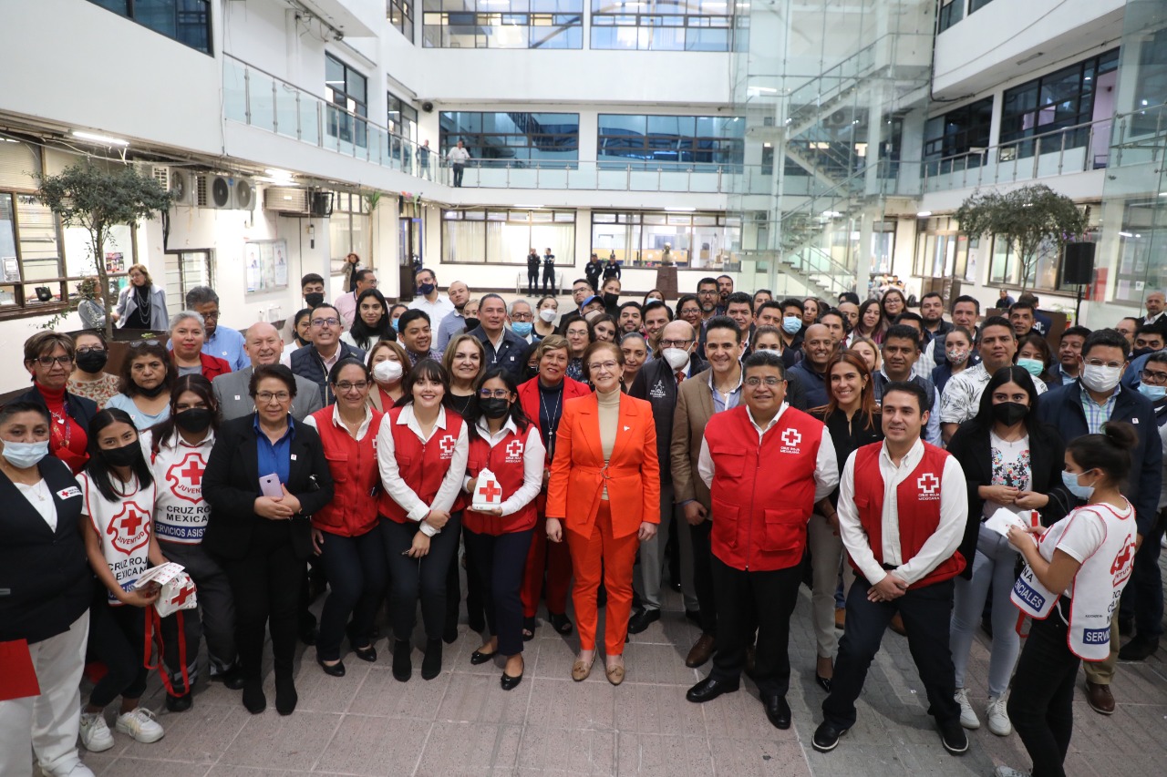 Instalaciones y personal de la Cruz Roja Naucalpan y alcaldesa Angélica Moya