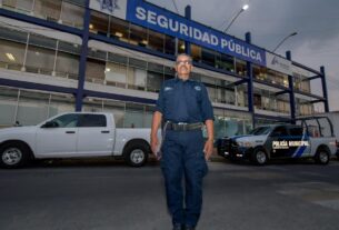 Con la frente en alto, limpio a sus 66 años se retira policía en Atizapán de Zaragoza