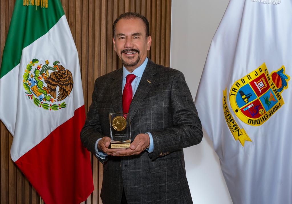 Pedro Rodríguez recibe premios por innovación, mejores prácticas y recaudación