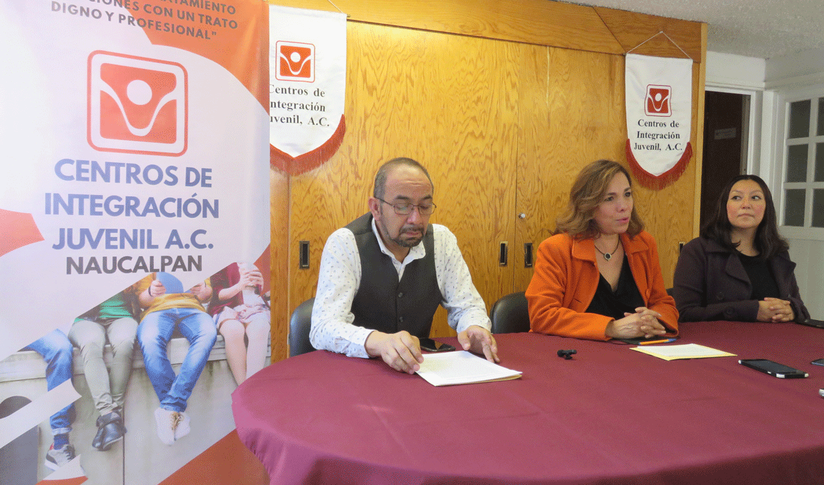 Ricardo Léon, director del Centro de Integración Juvenil, María Fernanda Rivera y Tere Gómez