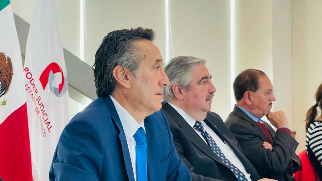 El presidente de ASECEM, Raúl Chaparro y el titular del Poder Judicial del Estado de México, Ricardo Sodi