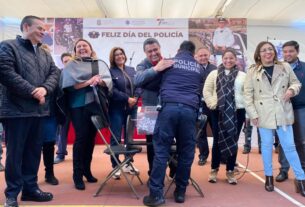 El alcalde Tony Rodríguez festeja a los policías en su día