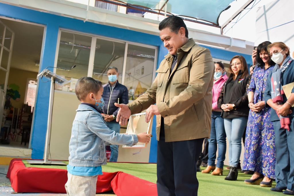 Entrega obras en escuelas el alcalde de Tlalnepantla, Tony Rodríguez