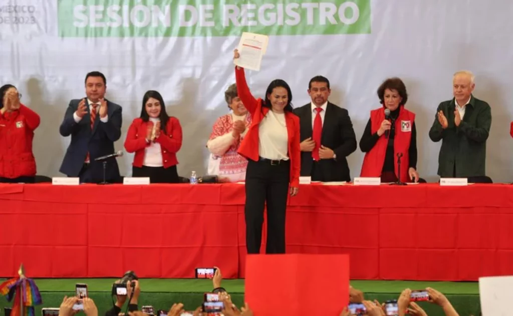 Alejandra del Moral, precandidata de la coalición PRI-PAN-PRD