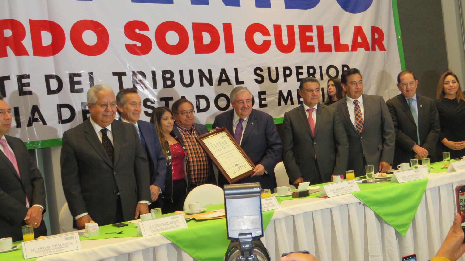 Empresarios de ASECEM otorgan reconocimiento al presidente del Poder Judicial del Estado de México, Ricardo Sodi Cuellar