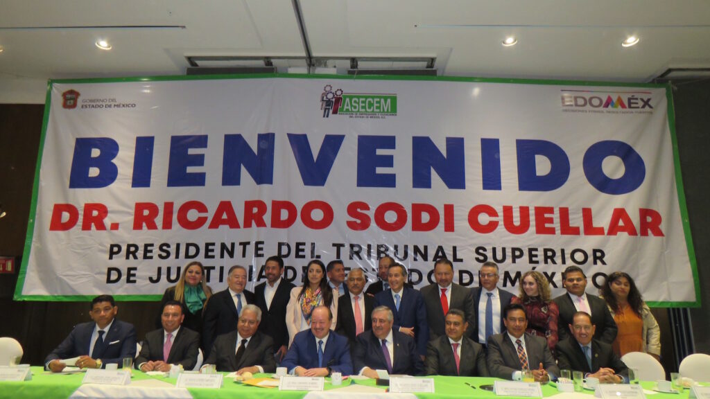 Empresarios de ASECEM, encabezados por Raúl Chaparro, con el presidente del Poder Judicial del Estado de México, Ricardo Sodi Cuellar