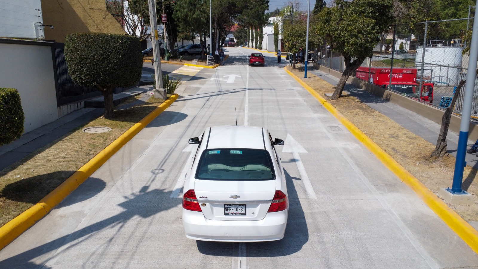Vehículos recorren ya la avenida reconstruida por la que acceden a zona comercial en Zona Azul, Satélite y avenida López Mateos