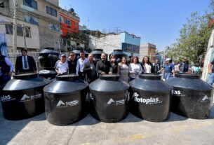 Tinacos para que familias de Atizapán de Zaragoza puedan almacenar agua