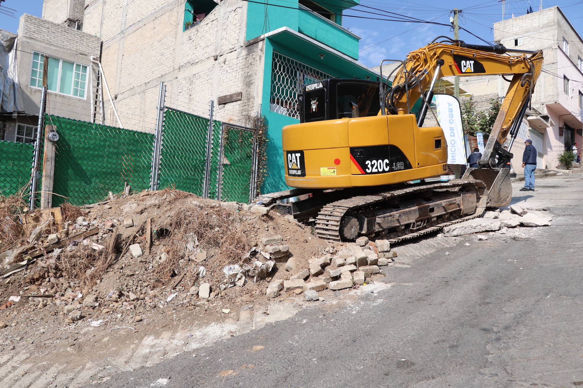 Rehabilitan dos calles en Huixquilucan para superar las 100 obras