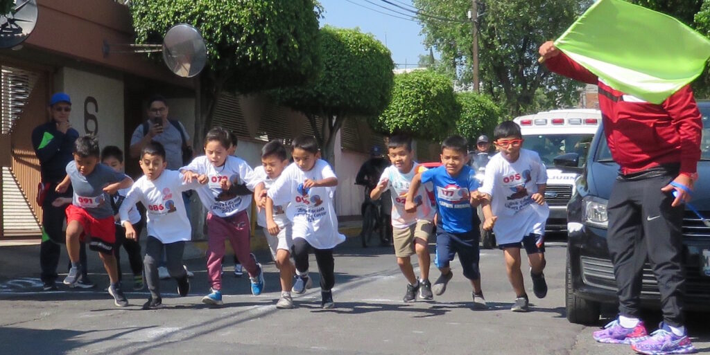 Niños en el arranque de carrera en Santa Cruz del Monte
