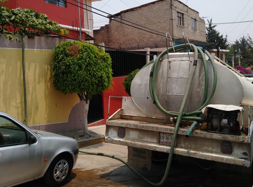 Con pipas evitan que se agudice escasez de agua en Naucalpan