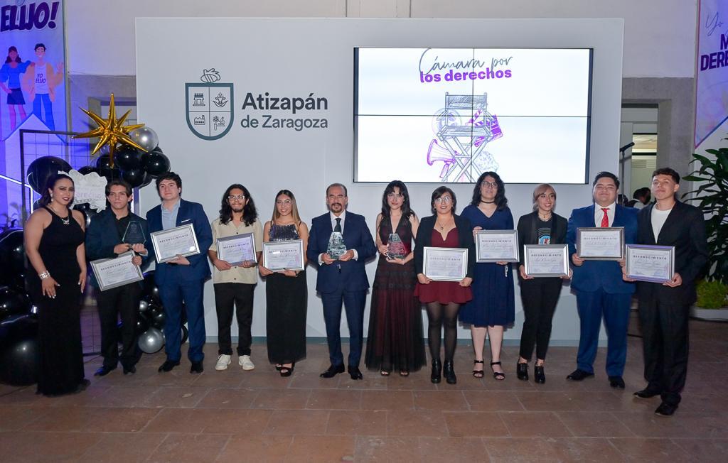 Reconocimientos por extender derechos de niños en Atizapán de Zaragoza
