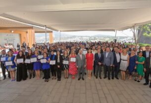 Ante dirigentes sociales, empresariales, y funcionarios de gobierno entregan premio a Atizapán de Zaragoza