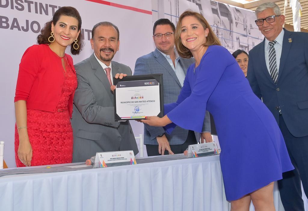 El alcalde Pedro Rodríguez recibe Distintivo Estado de México Sin Trabajo