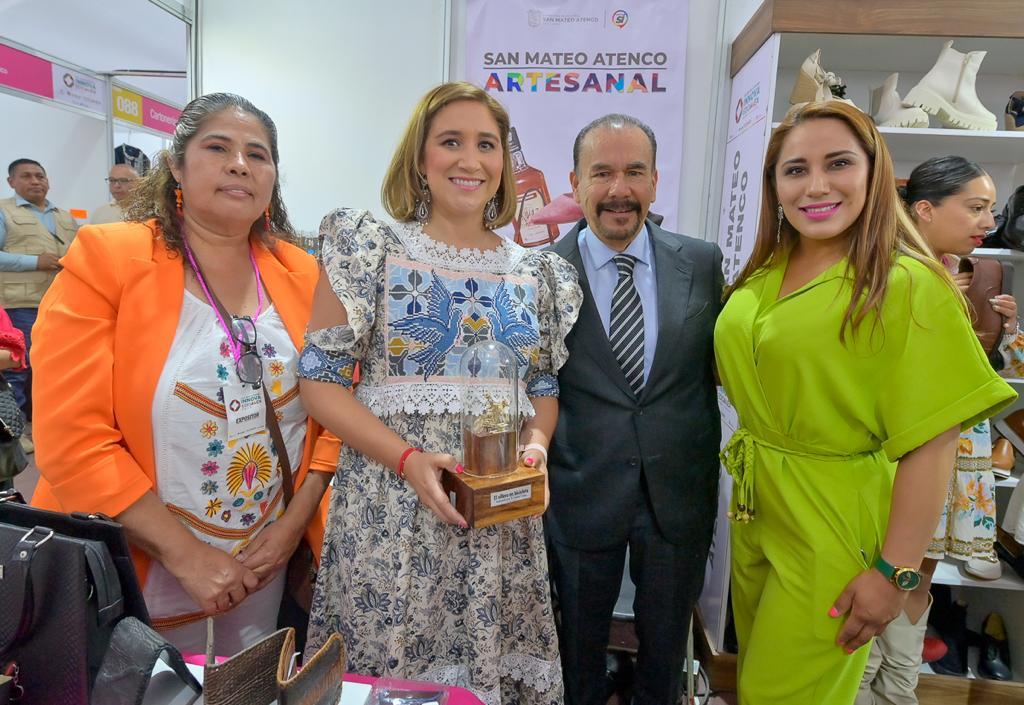 Pedro Rodríguez en la promoción de artesanías mexiquenses