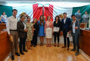Deportistas con la alcaldesa Angélica Moya Marín