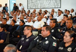 Policías capacitados por especialistas colombianos